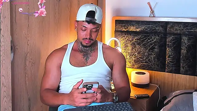 Stiven_collins: διαδικτυακό σόου στην κάμερα