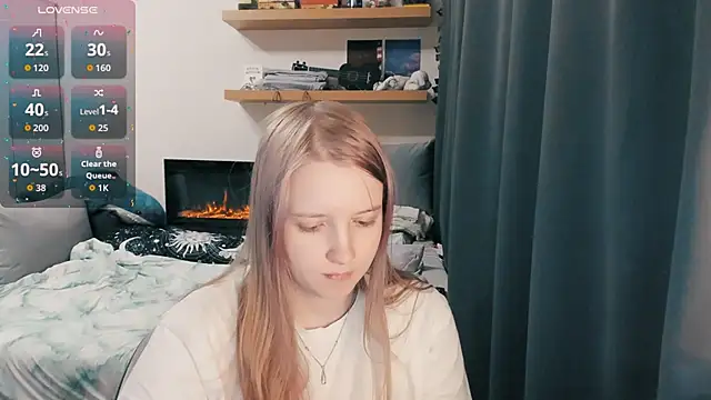 Alyaley: διαδικτυακό σόου στην κάμερα