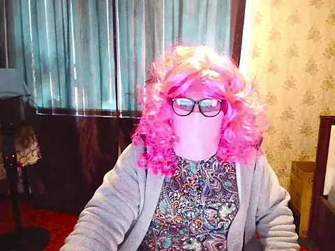 Crossdresser_Elena Show in webcam