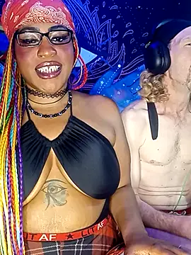AmazonianMistress' Webcam Show