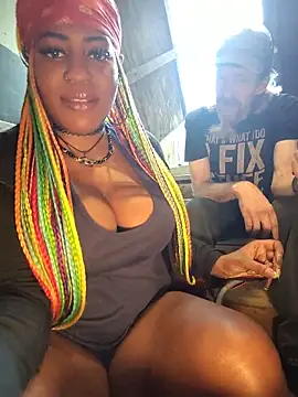 AmazonianMistress: διαδικτυακό σόου στην κάμερα
