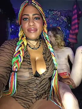 AmazonianMistress: διαδικτυακό σόου στην κάμερα