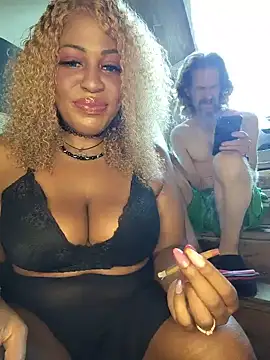 AmazonianMistress: διαδικτυακό σόου στην κάμερα