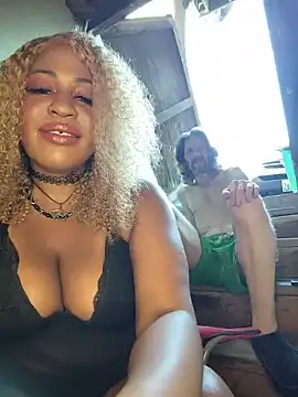 AmazonianMistress webcam show