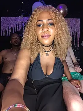 AmazonianMistress Webcam Show