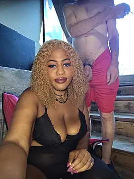 AmazonianMistress: διαδικτυακό σόου στην κάμερα
