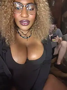 AmazonianMistress: вебкам-шоу