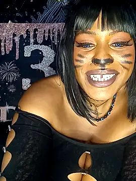Pokazy przed kamerką – AmazonianMistress