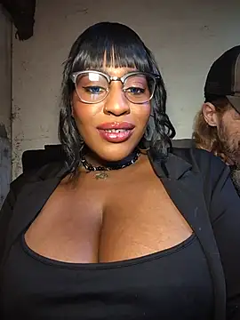 AmazonianMistress Webcamshow