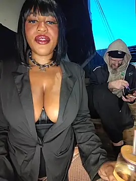AmazonianMistress' Webcam Show