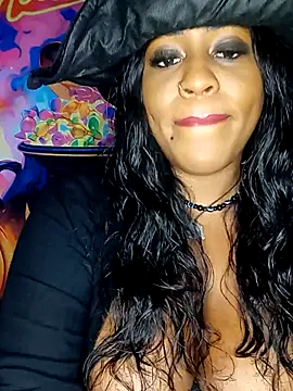 AmazonianMistress Show in webcam