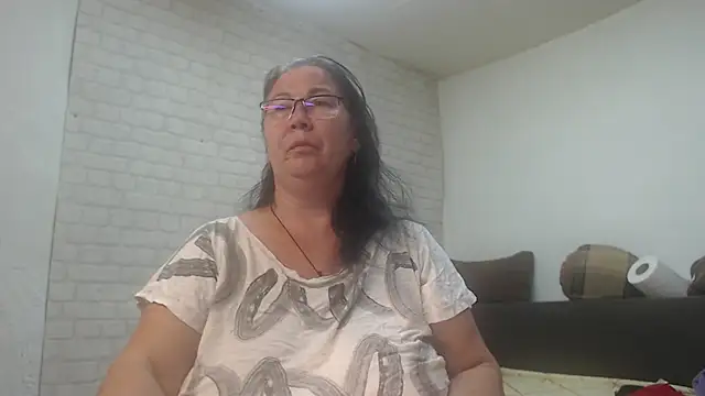 EmmaSquirt Webcam show