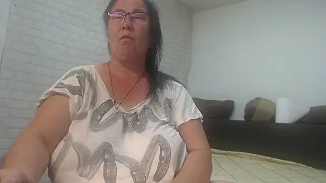 EmmaSquirtのライブXXXチャット