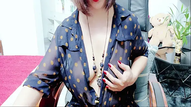 Miu-Le Adlı Modelin Canlı XXX Sohbeti