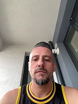InsaneMattt: διαδικτυακό σόου στην κάμερα