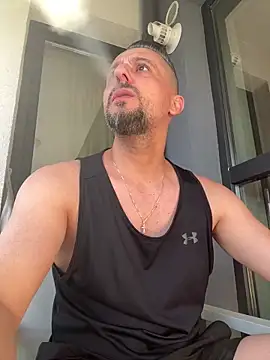 InsaneMattt Show in webcam