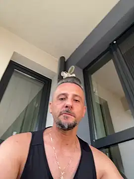 InsaneMattt: διαδικτυακό σόου στην κάμερα