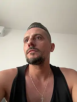 InsaneMattt: διαδικτυακό σόου στην κάμερα