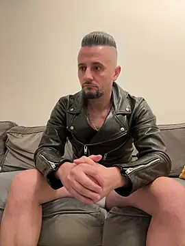 InsaneMattt Show in webcam