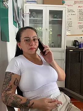 HealingHoney live XXX chat