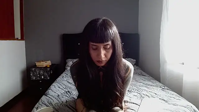 Emilia_1995's Live XXX Chat