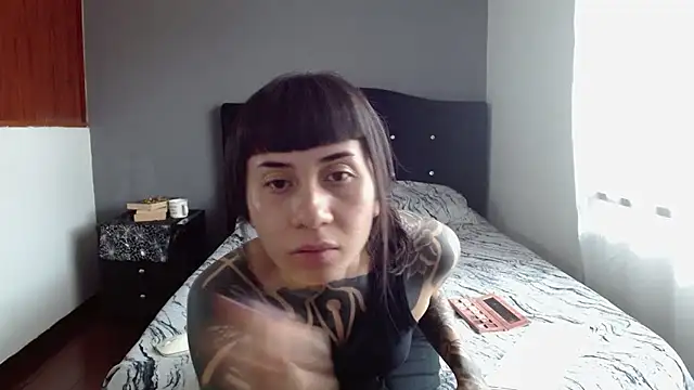 Chatroom XXX en direct de Emilia_1995