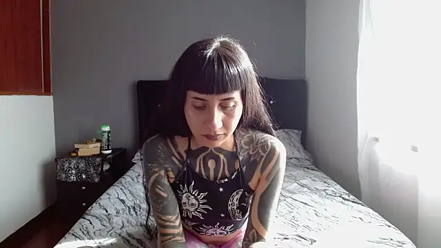 Chat +18 de Emilia_1995 ao vivo