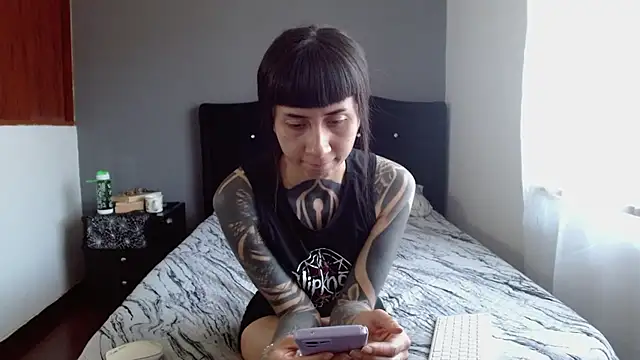 Emilia_1995 Chat XXX in diretta