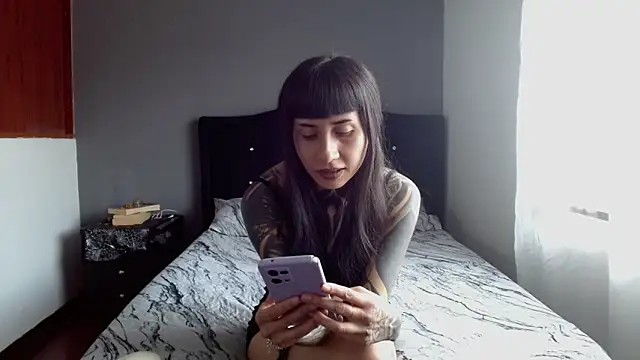 Emilia_1995 Live XXX-Chat