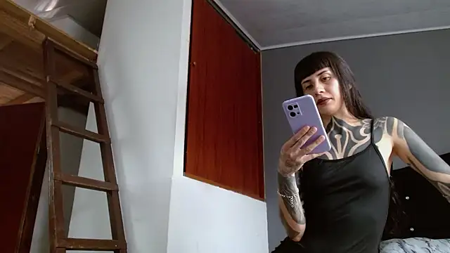 Emilia_1995 élő XXX-chatje