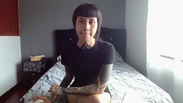 Emilia_1995's Live XXX Chat