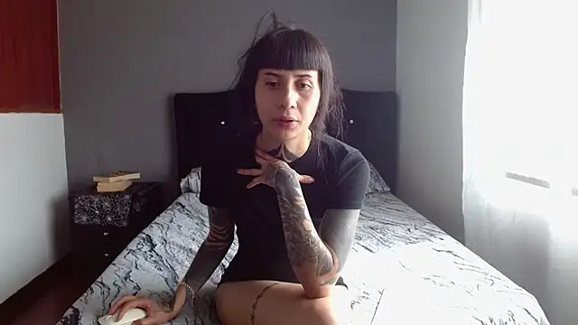 XXX chat uživo modela Emilia_1995