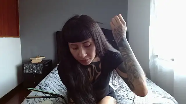 Emilia_1995 Live XXX-Chat