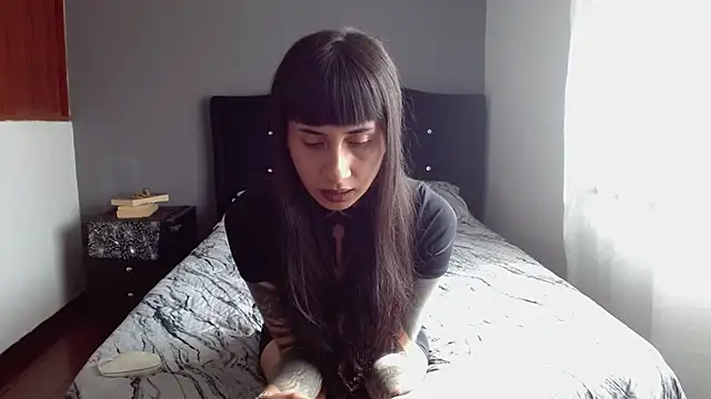 Emilia_1995のライブXXXチャット