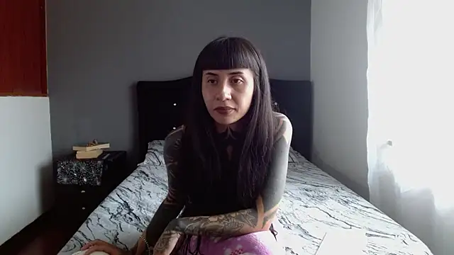 Emilia_1995 Chat XXX in diretta