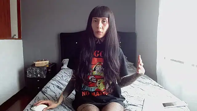 Emilia_1995 Adlı Modelin Canlı XXX Sohbeti