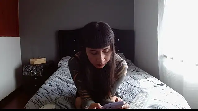 Emilia_1995 Chat XXX in diretta