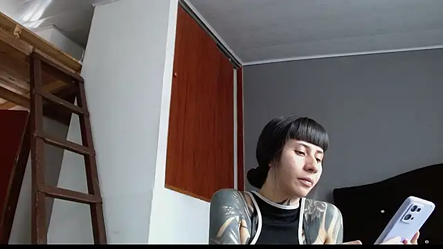 دردشة Emilia_1995 الجنسية المباشرة