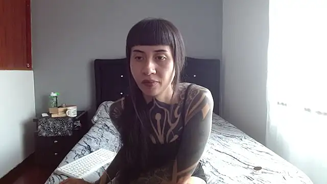 Emilia_1995's Live XXX Chat