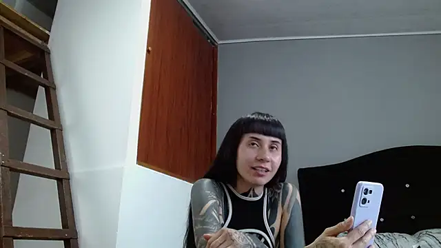 צ'אט XXX בשידור חי של Emilia_1995