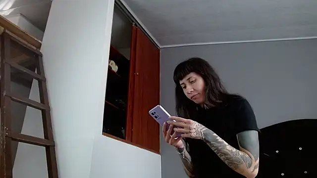 دردشة Emilia_1995 الجنسية المباشرة