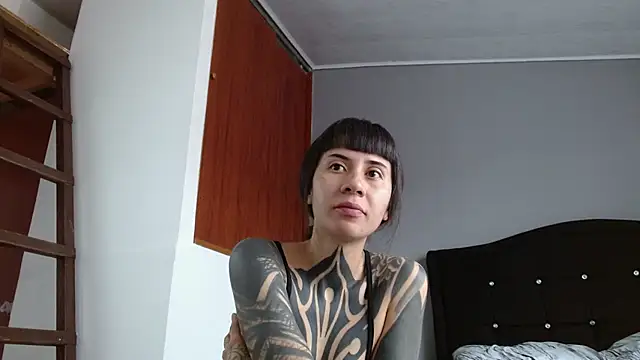 Emilia_1995 Chat XXX live