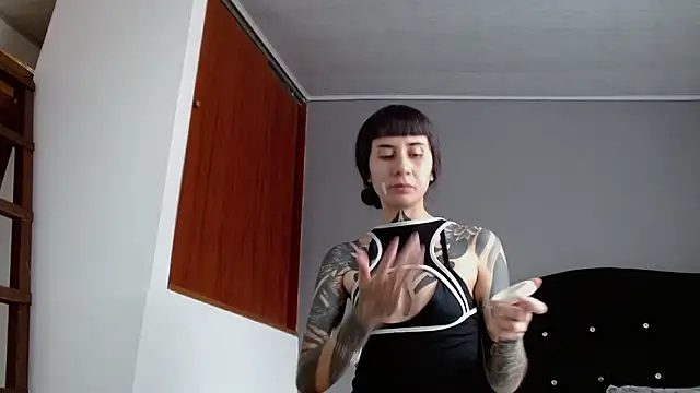 Chat +18 de Emilia_1995 ao vivo