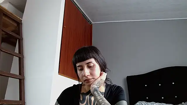 Czat XXX na żywo – Emilia_1995