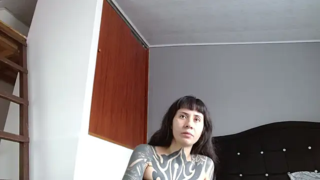 Chat +18 de Emilia_1995 ao vivo