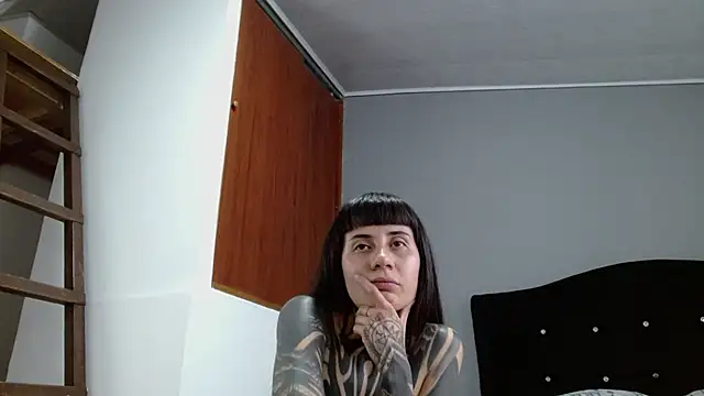 Chat +18 de Emilia_1995 ao vivo