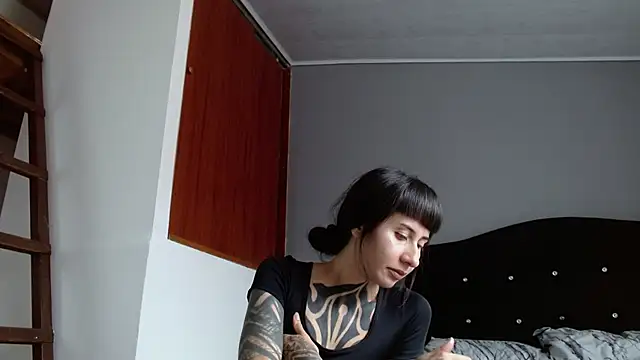Emilia_1995's Live XXX Chat
