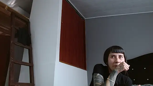 Emilia_1995: онлайн-секс-чат