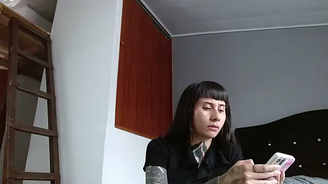 Emilia_1995 Live XXX Chat