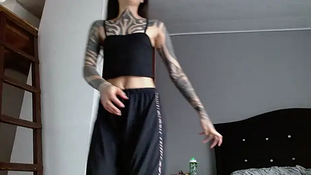Emilia_1995 live XXX chat
